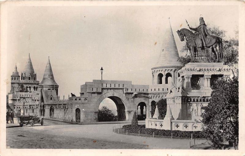 B36113 Budapest Fishermans Bastion with the Holy stephens statue  hungary