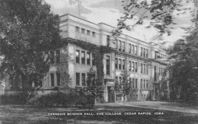 CEDAR RAPIDS, IA Iowa  CARNEGIE SCIENCE HALL~Coe College  1944 B&W  Postcard