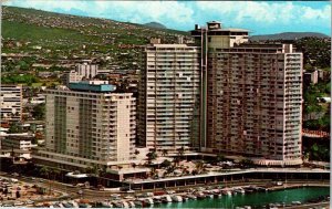 Postcard HOTEL SCENE Honolulu - Waikiki Hawaii HI AM5050