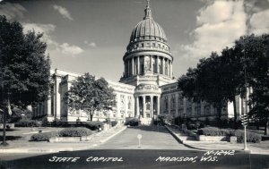 USA State Capitol Madison Wisconsin Vintage RPPC 07.70