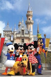 Sleeping Beauty Castle DISNEYLAND Mickey & Minnie Mouse Goofy 1970s 4x6 Postcard
