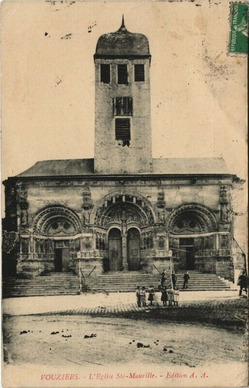 CPA VOUZIERS - L'Église Ste-Maurille (134851)