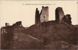 CPA CROZANT Ruines du Chateau (1143775)