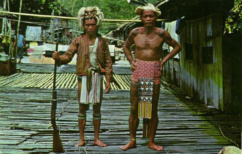 malay malaysia, BORNEO SARAWAK, Native Sea Dayak Males, Tattoo Riffle (1960s)