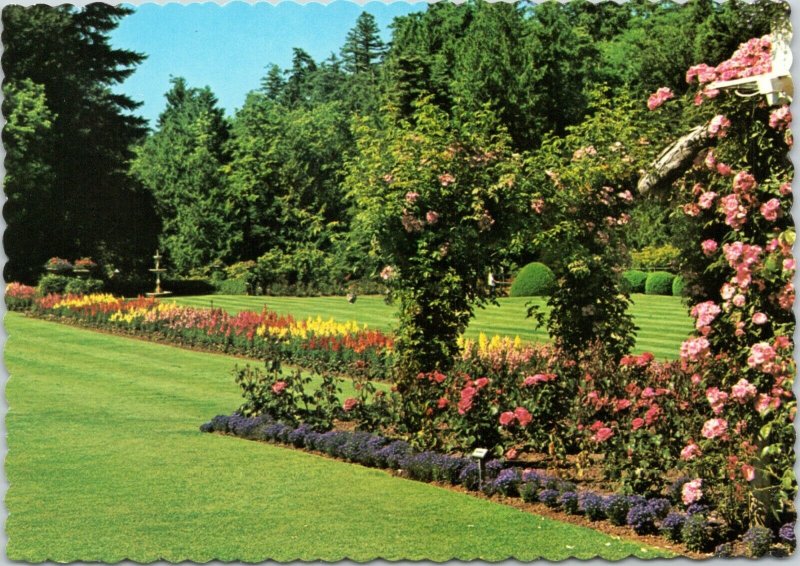 postcard Victoria, BC Canada - Butchart Gardens - Main lawn and marble fountain