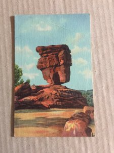 UNUSED PENNY LINEN POSTCARD BALANCED ROCK GARDEN OF THE GODS PIKES COL. CREASED