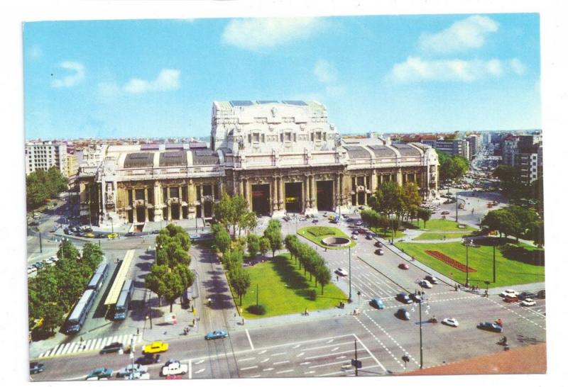 Italy Milan Railroad Station Stazione Centrale 4X6 Postcard