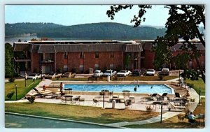 CHATTANOOGA, Tennessee TN ~ Roadside LAKESHORE COUNTRY CLUB APARTMENTS  Postcard