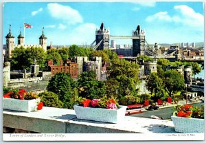 M-17560 Tower of London and Tower Bridge Tower Hamlets England