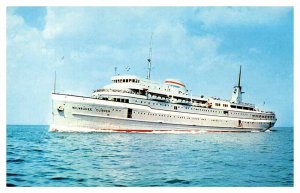 Postcard BOAT SCENE Milwaukee Wisconsin WI AT1641