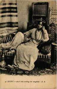 CPA AK Arab lady smoking her narghilet EGYPT (823016)