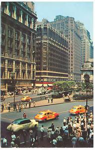 NEW YORK CITY HERALD SQUARE RETAIL SHOPPING AREA CHROME U...