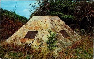 Postcard MONUMENT SCENE Middlesboro Kentucky KY AO3551