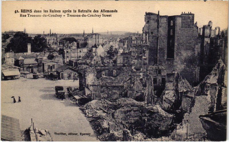 CPA Militaire - REIMS dans les Ruines - Rue Tronson-du-Coudray (91742)