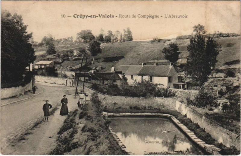 CPA CRÉPY-en-VALOIS Route de Compiegne, Abreuvoir (130132)