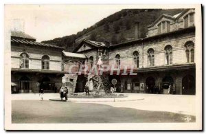 Modern Postcard Mont Dore Place and L & # 39Etablissement Thermal