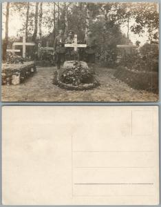 RED CROSS MEN AT CEMETERY GRAVE WWI GERMAN ANTIQUE REAL PHOTO POSTCARD RPPC