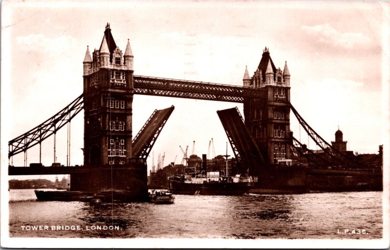 England London Tower Bridge Vintage RPPC C004