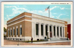 1933 FREDERICK MARYLAND MD POST OFFICE BUILDING AMERICAN FLAG POSTCARD