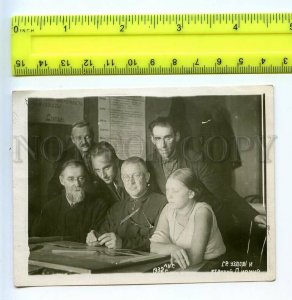 521044 USSR 1932 Leningrad group Junctions Stations Divino Stalin words wall