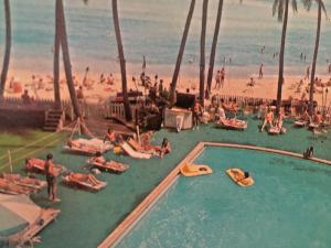 Postcard Waikiki Beach Outrigger Hotel, Honolulu, HW    Y2