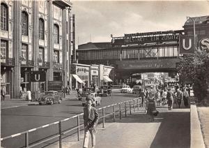 BG16605 am bahnhof friedrichstrasse car voiture berlin germany CPSM 14.5x9cm