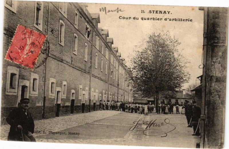 CPA Stenay - Cour du quartier d'artillerie (240833)