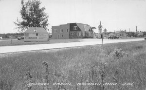 J77/ Thompson Michigan RPPC Postcard c40s Richards Cabins Gas Station 232