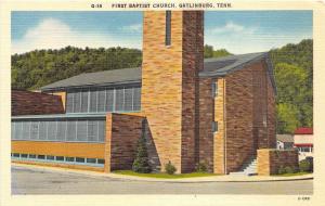 C13/ Gatlinburg Tennessee Tn Postcard Linen First Baptist Church Building