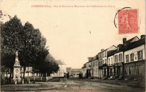 CPA FORMERIE Rue de BEAUVAIS et Monument des Combattants (377099)