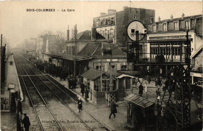 CPA AK BOIS-COLOMBES La Gare (413907)