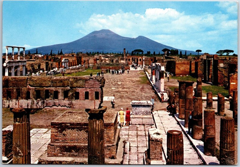 VINTAGE CONTINENTAL SIZED POSTCARD THE FORUM AREA RUINS OF POMPEI TALY c. 1960s