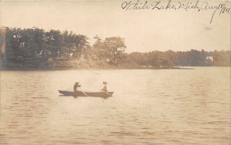 G21/ White Lake Michigan RPPC Postcard c1920s Rowboat Cottages