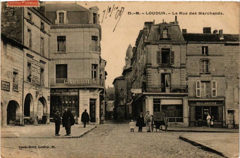 CPA  Loudun - La Rue des Marchands (650642)