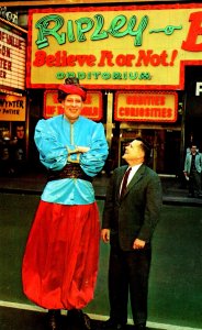 Ripley Believe It Or Not Museum World's Tallest Man Broadway NY Postcard P218