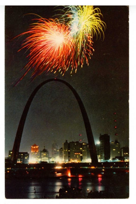 MO - St. Louis. Fireworks, July 4th at the Riverfront