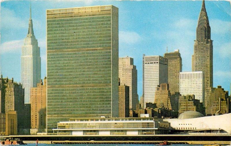 UNITED NATIONS BUILDING EAST RIVER EMPIRE STATE CHRYSLER NEW YORK 1958 POSTCARD