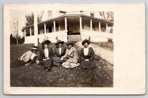 Wallingtoncrest Hotel Wiser Lake Greenwood Washington  Five Ladies Postcard C29