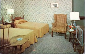 Postcard MA Worcester Yankee Drummer Inn and Motor House - Room Interior