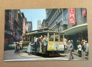 VINTAGE UNUSED  POSTCARD CABLE CAR ON TURNTABLE IN SAN FRANCISCO CAL.