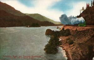 Oregon Columbia River and Cascade Mountains