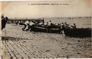 CPA GRANDCAMP-les-BAINS - Mise a l'Eau d'un Picoteux (272026)