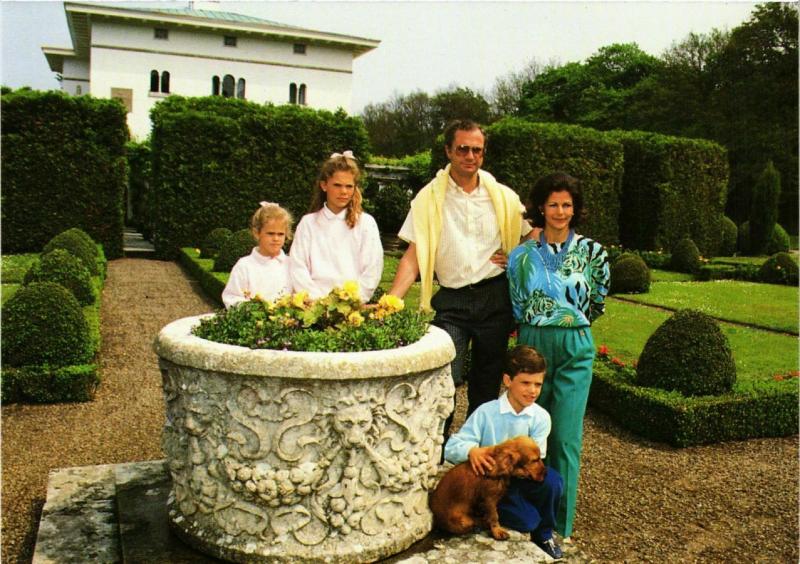 CPM AK The Royal Family of Sweden SWEDISH ROYALTY (845713)