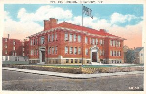 J47/ Newport Kentucky Postcard c1920 Kraemer Art 9th Street School 150