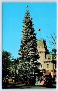 DISNEYLAND, Anaheim CA ~ Main Street CHRISTMAS TREE  0111-0415 Postcard