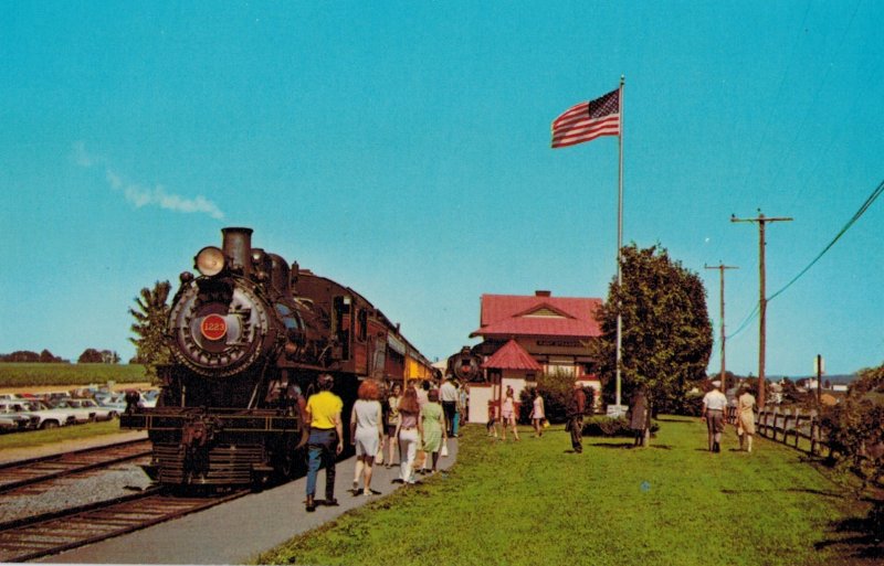 Strausburg Rail Road Railroad on Route 741 in Strasbourg, PA Locamotive Postcard