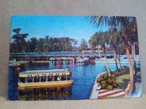FL Silver Springs Florida Glass Bottom Boat and Docks couple picnic