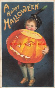 341713-Halloween, IAP No 978-4, Ellen Clapsaddle, Boy Holding Large JOL