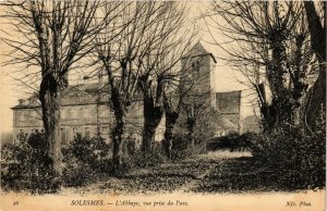 CPA SOLESMES - L'Abbaye vue prise du Parc (299419)