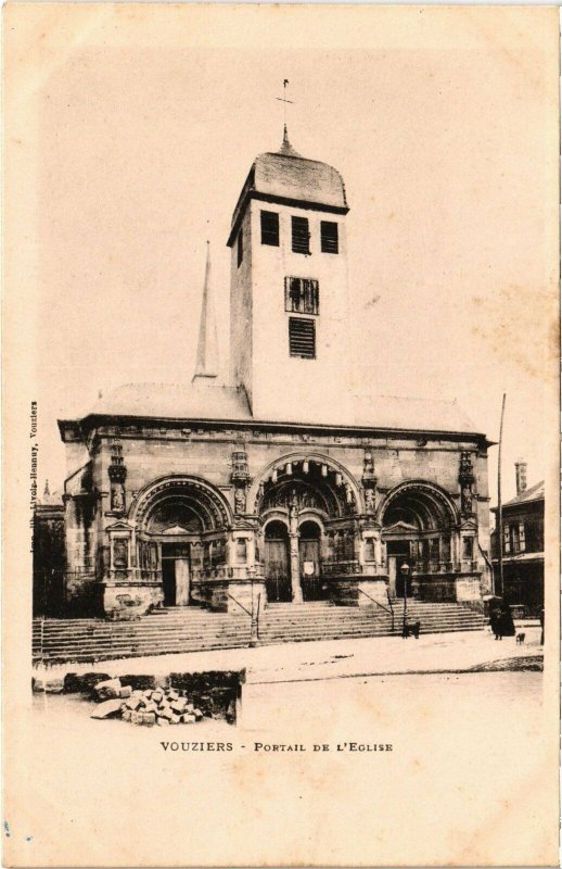 CPA VOUZIERS - Portail de L'Eglise (113048)